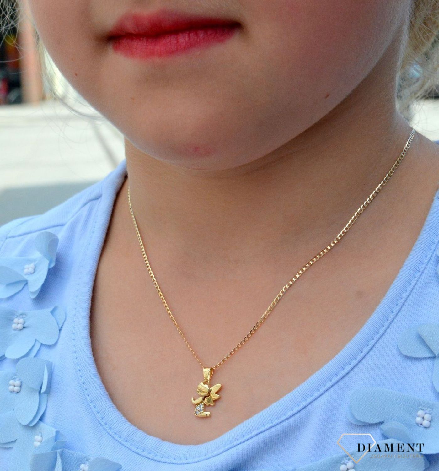 Złota zawieszka aniołek próby 333 ZA 1827 333. Złota zawieszka aniołek. Złoty wisiorek w kształcie aniołka. Wisiorek ten to idealny pomysł na prezent, którym wyjawimy swoje uczucia. Złoto jest metale.jpg